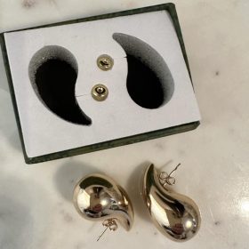 Chunky Gold Hoop Earrings for Women, Dupes Earrings Lightweight Waterdrop Hollow Open Hoops, Hypoallergenic Gold Plated Earrings Fashion Jewelry for Women Girls photo review