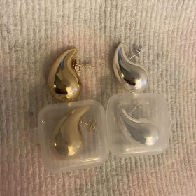 Chunky Gold Hoop Earrings for Women, Dupes Earrings Lightweight Waterdrop Hollow Open Hoops, Hypoallergenic Gold Plated Earrings Fashion Jewelry for Women Girls photo review